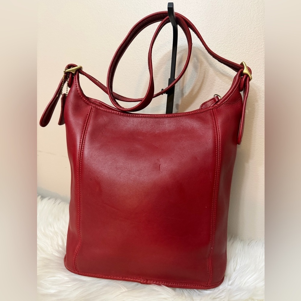 Rare Vintage Coach Vibrant Red Leather Shoulder Bag. #9060 - Picture 2 of 15